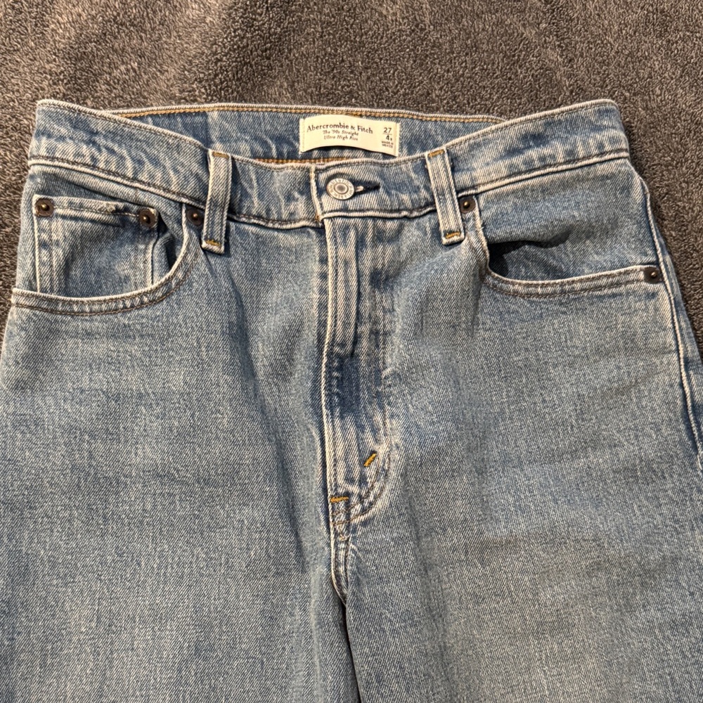 Abercrombie & Fitch Women’s 90s Straight Ultra High Rise  Jeans 27/4